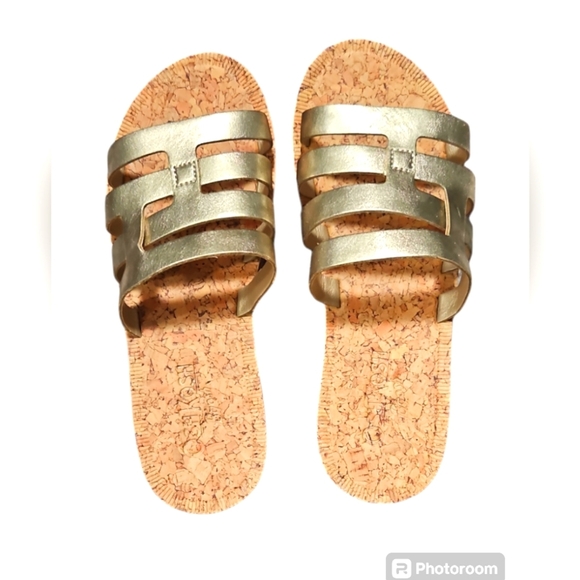 OshKosh B'gosh Girls Slip Sandals Gold Size 1 NWOT - Picture 2 of 6